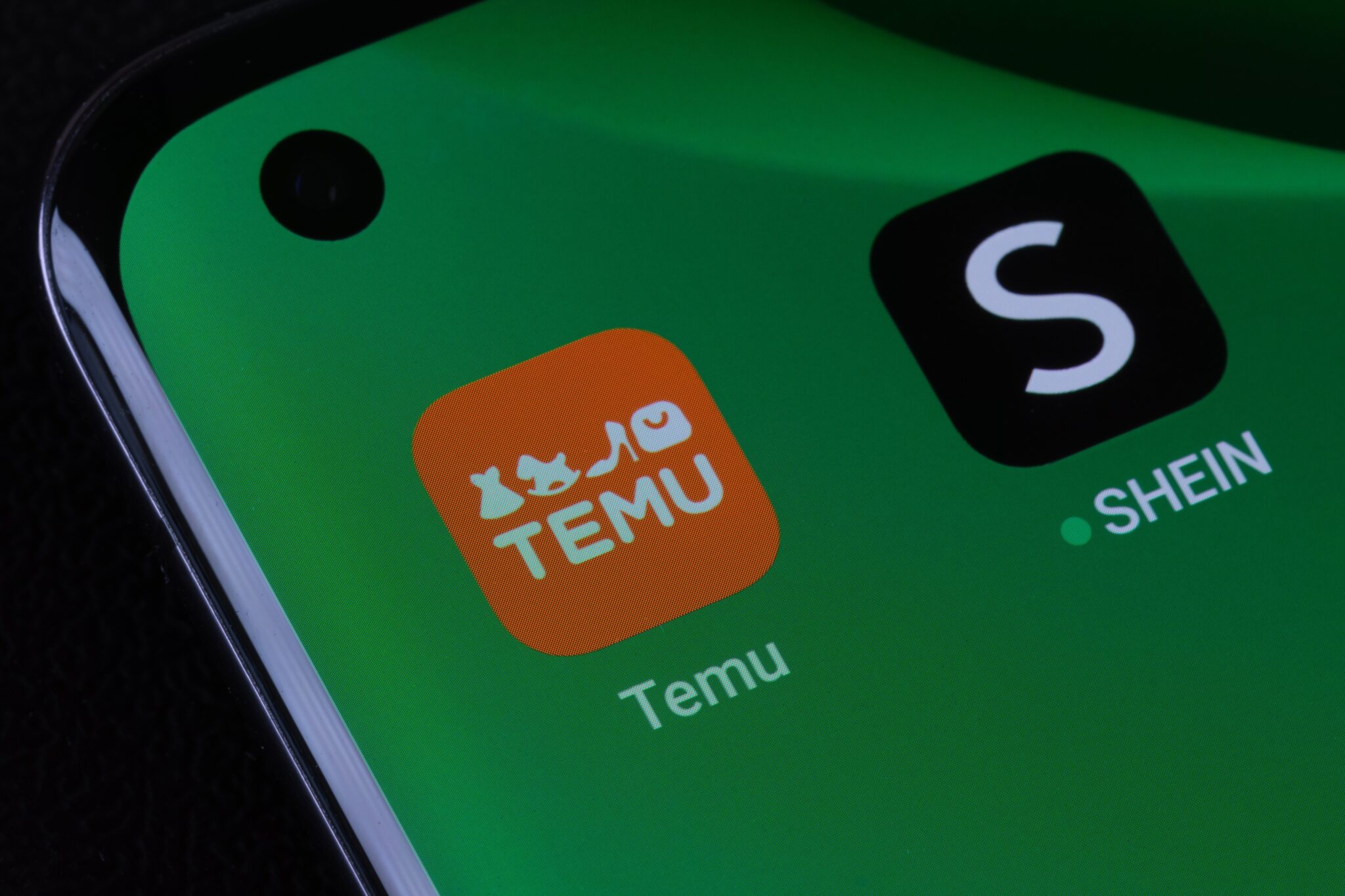 Temu,And,Shein,Apps,Seen,On,The,Screen,Of,Smartphone.