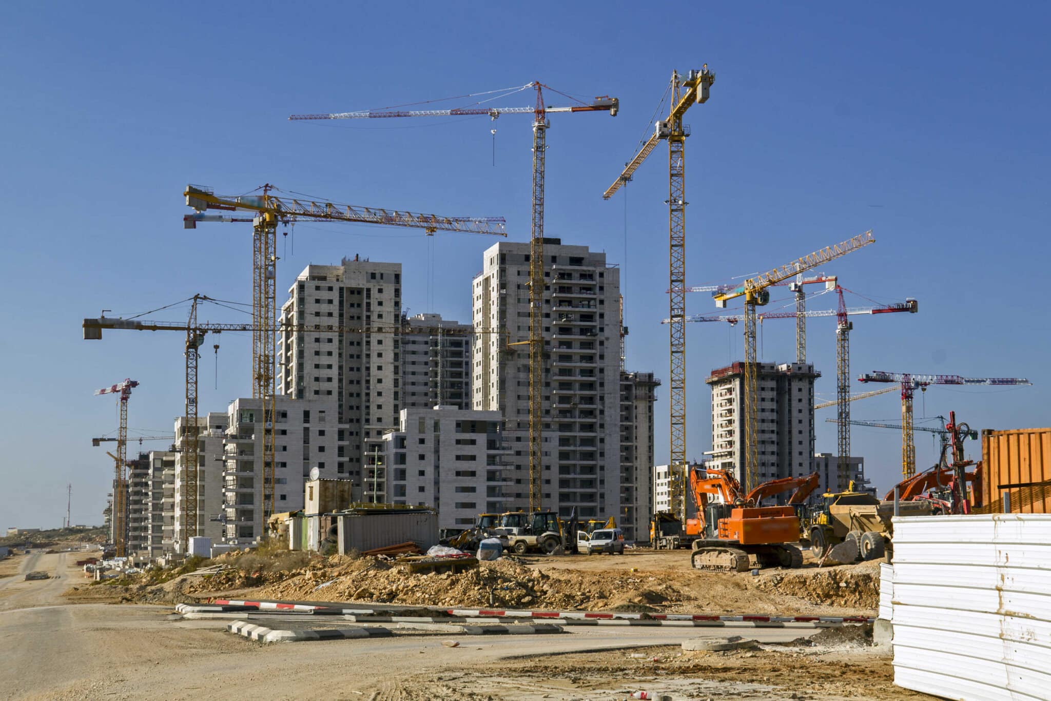 המחסור בענף הבנייה: הממשלה תשוב להסתמך על פועלים פלשתינים?