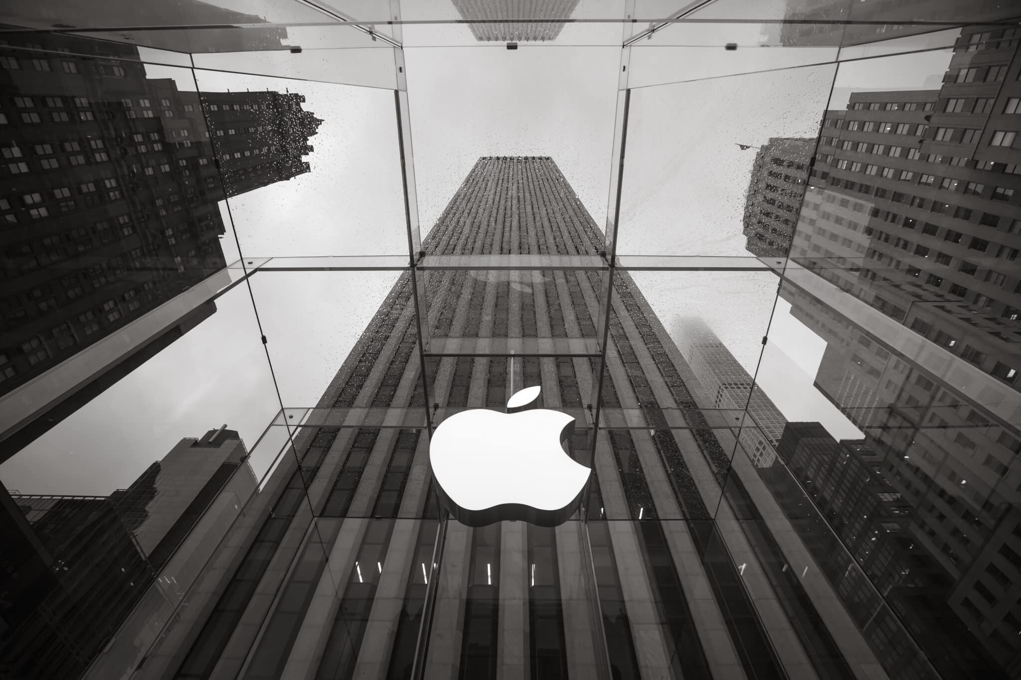 New,York,,Usa,-,May,04,,2016:,Apple,Store,Logo
