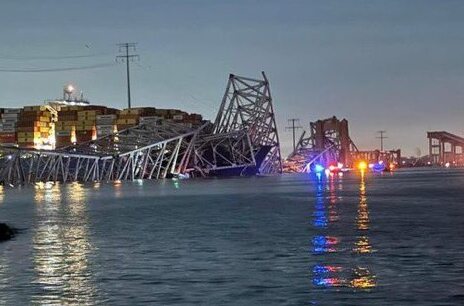 בולטימור: ספינת מטען התנגשה בגשר – שקרס אל תוך הנהר | תיעוד דרמטי