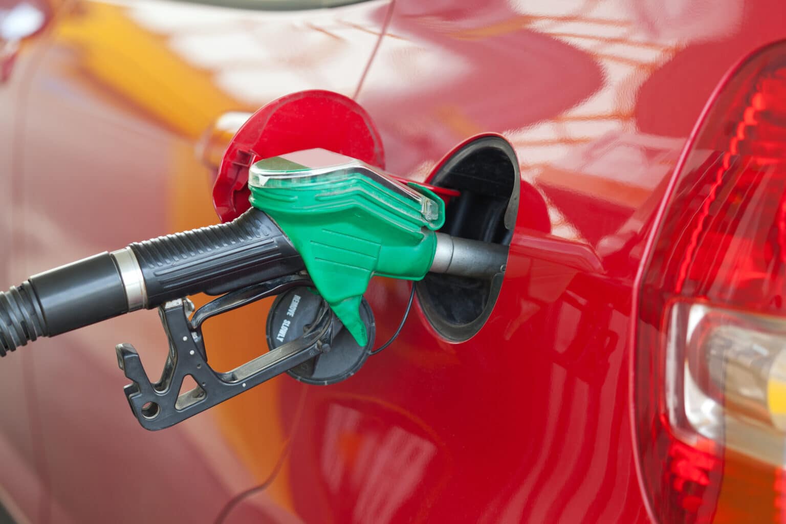 סוף סוף: מחירי הדלק יירדו ל-7.52 שקלים