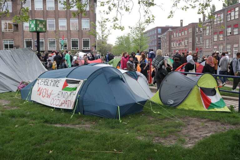 המחאות הפרו פלסטיניות השתלטו גם על אירופה; 125 מפגינים נעצרו באמסטרדם