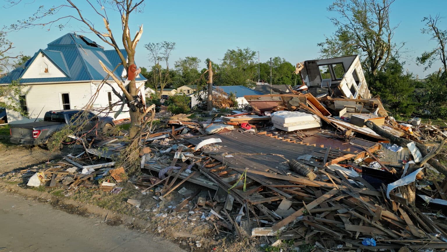 טורנדו זרע הרס בעיירה בארה”ב, 5 בני אדם נהרגו