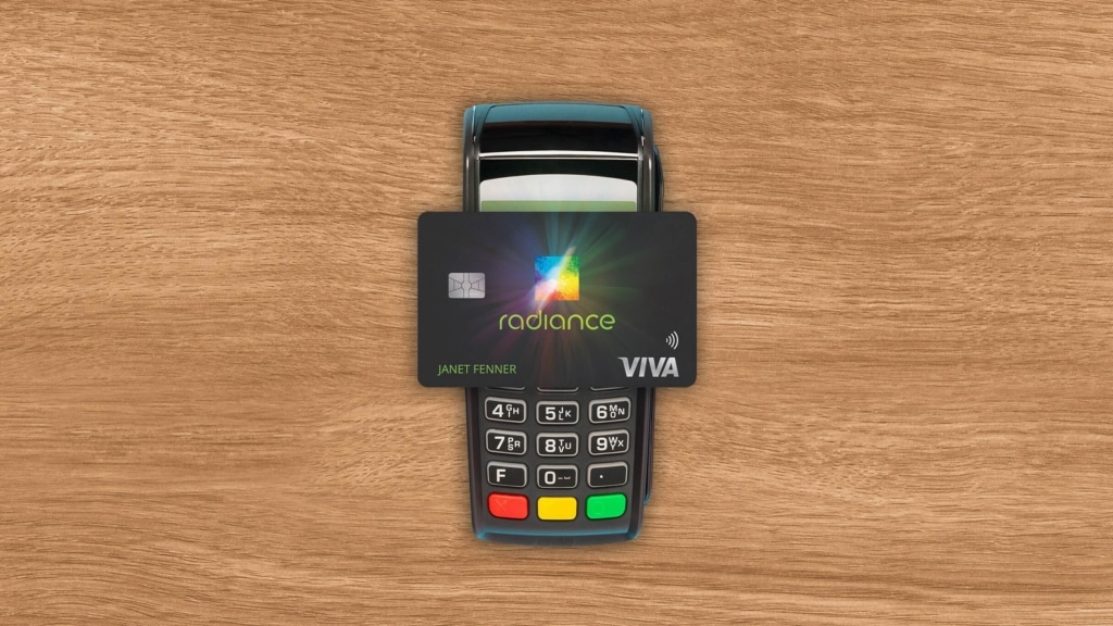 עתיד התשלומים: כרטיסי אשראי זוהרים יהפכו את חוויית הקניות למהפכנית