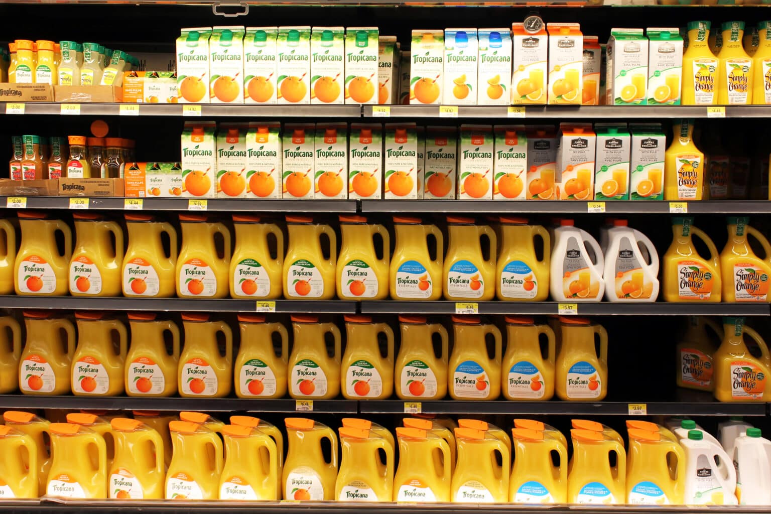 משבר בשוק מיץ התפוזים: האם המוצר יירד מהמדפים בארה”ב?