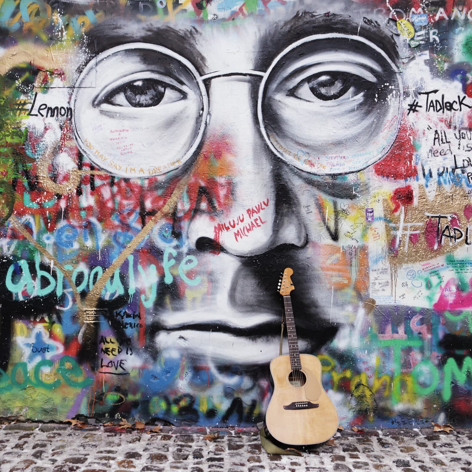 גיטרה אגדית של ג’ון לנון נמכרה בכ-3 מיליון דולר