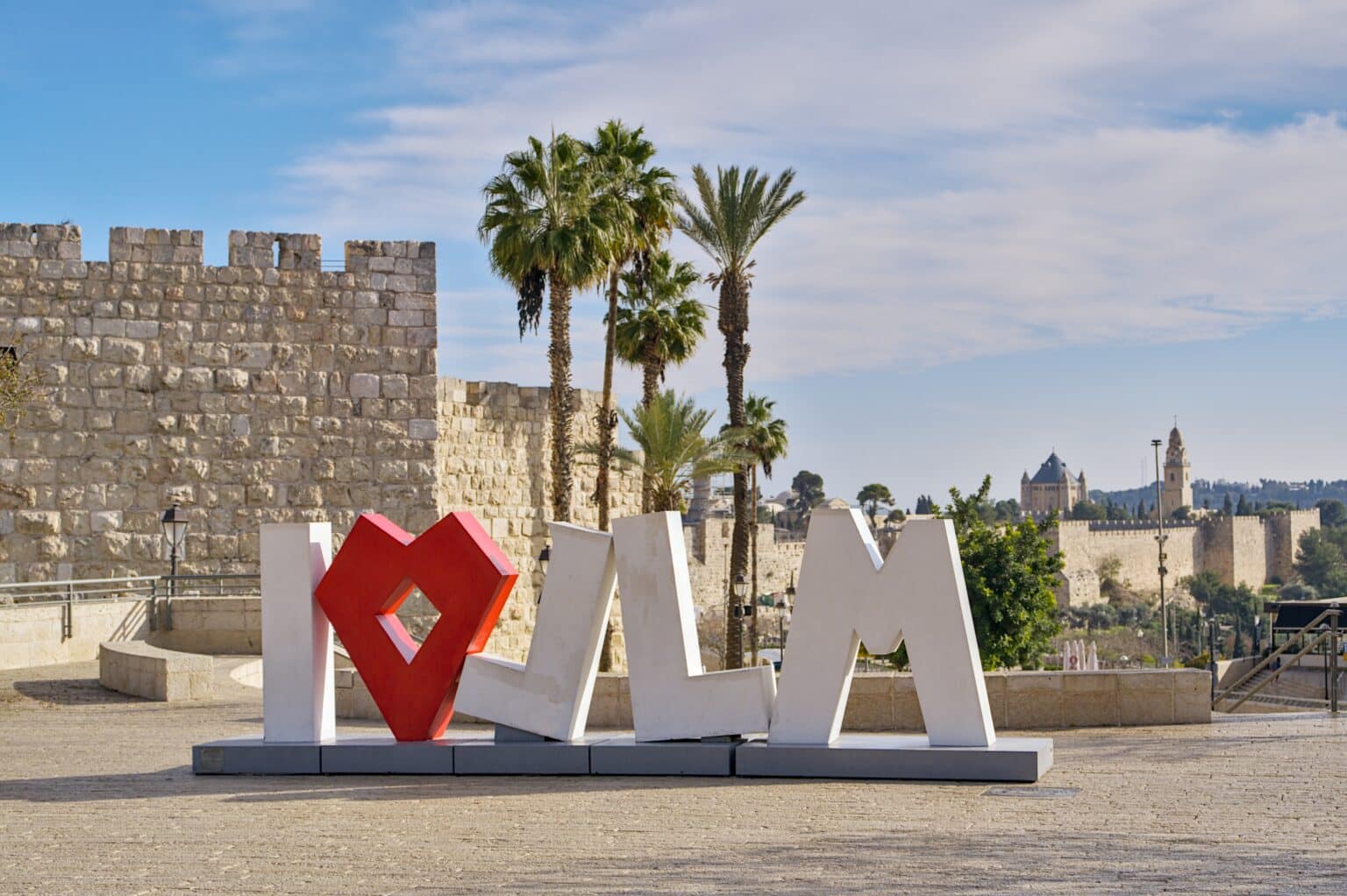 אושרה הקמת מגדל בורג’ חליפה בירושלים: “חילול הקודש בשביל 240 דירות לעשירים”